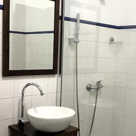 Lili's - Local Monsanto