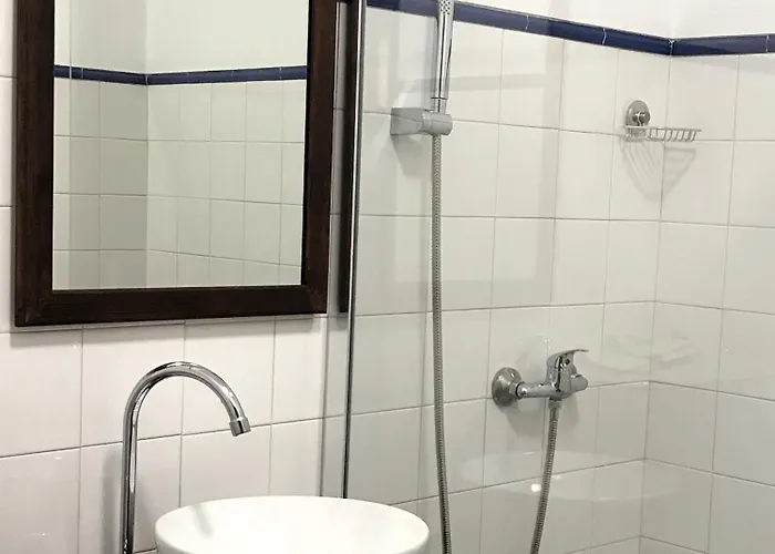 Lili's - Local Monsanto